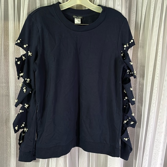 VENUS Tops - Pearl and bead detailed slit sleeves sweatshirt!